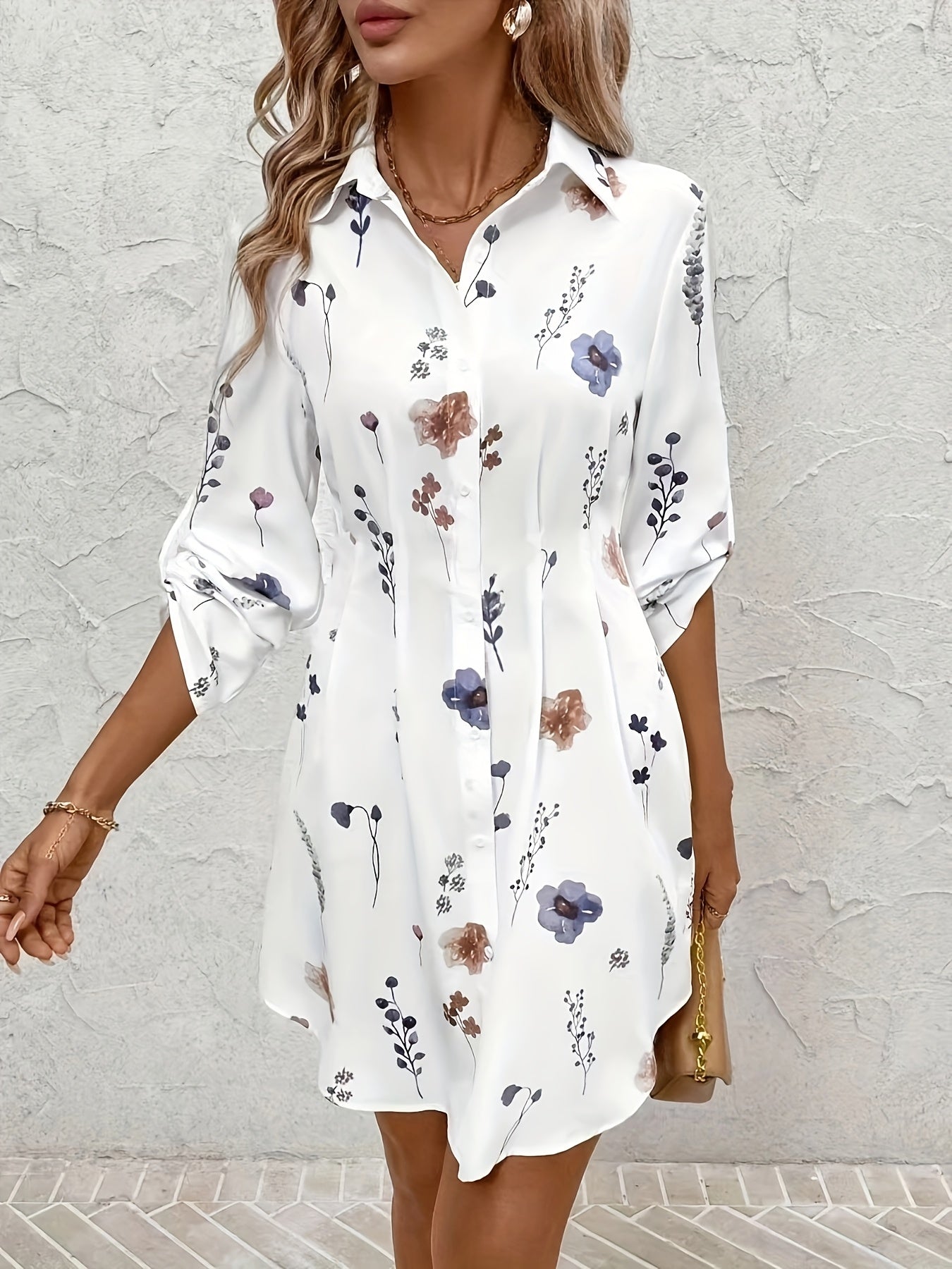 שמלת חולצה פרחונית מחוייטת עם כפתורים לנשים